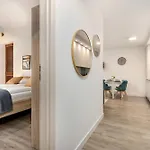 Sadowa Spacious With Balcony Next To Granary Island By Renters Appartamento Danzica