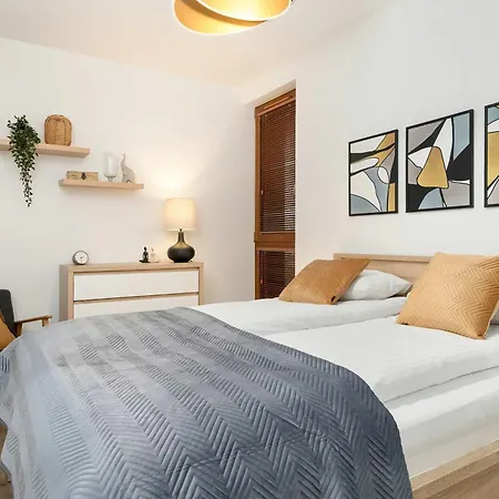 Sadowa Spacious With Balcony Next To Granary Island By Renters Danzica