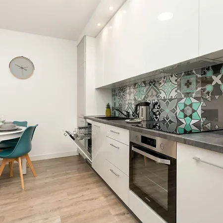 Daire Sadowa Spacious With Balcony Next To Granary Island By Renters Gdansk