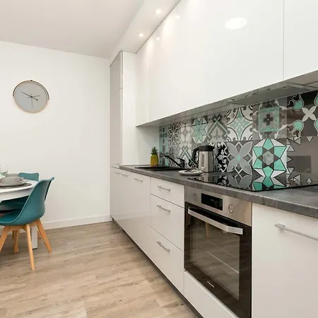 Sadowa Spacious With Balcony Next To Granary Island By Renters Daire *