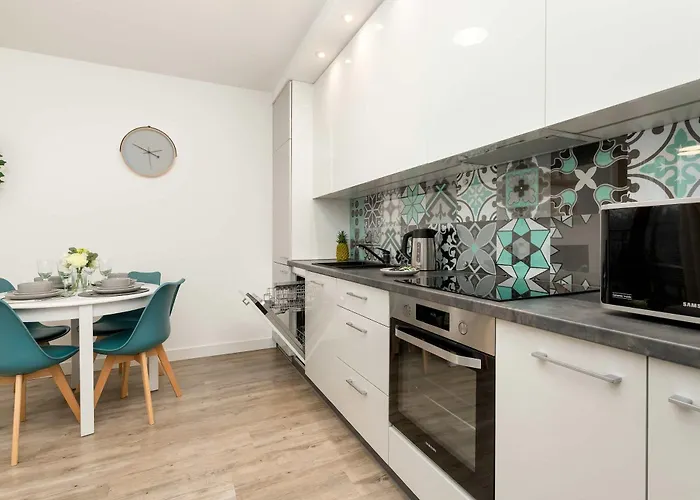 Daire Sadowa Spacious With Balcony Next To Granary Island By Renters Gdansk