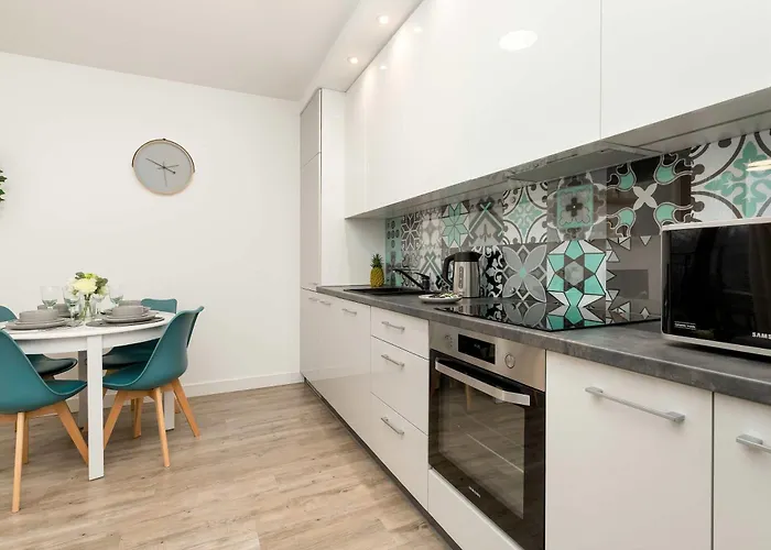 Sadowa Spacious With Balcony Next To Granary Island By Renters Apartment *