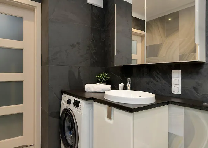 公寓 Sadowa Spacious With Balcony Next To Granary Island By Renters *